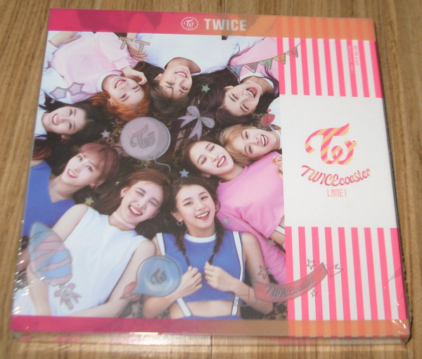 Группа twice альбомы. Twice Mini - TWICECOASTER : Lane 1. Твайс обложки альбомов. Альбом twice TWICECOASTER Lane 1. Twice TT album.